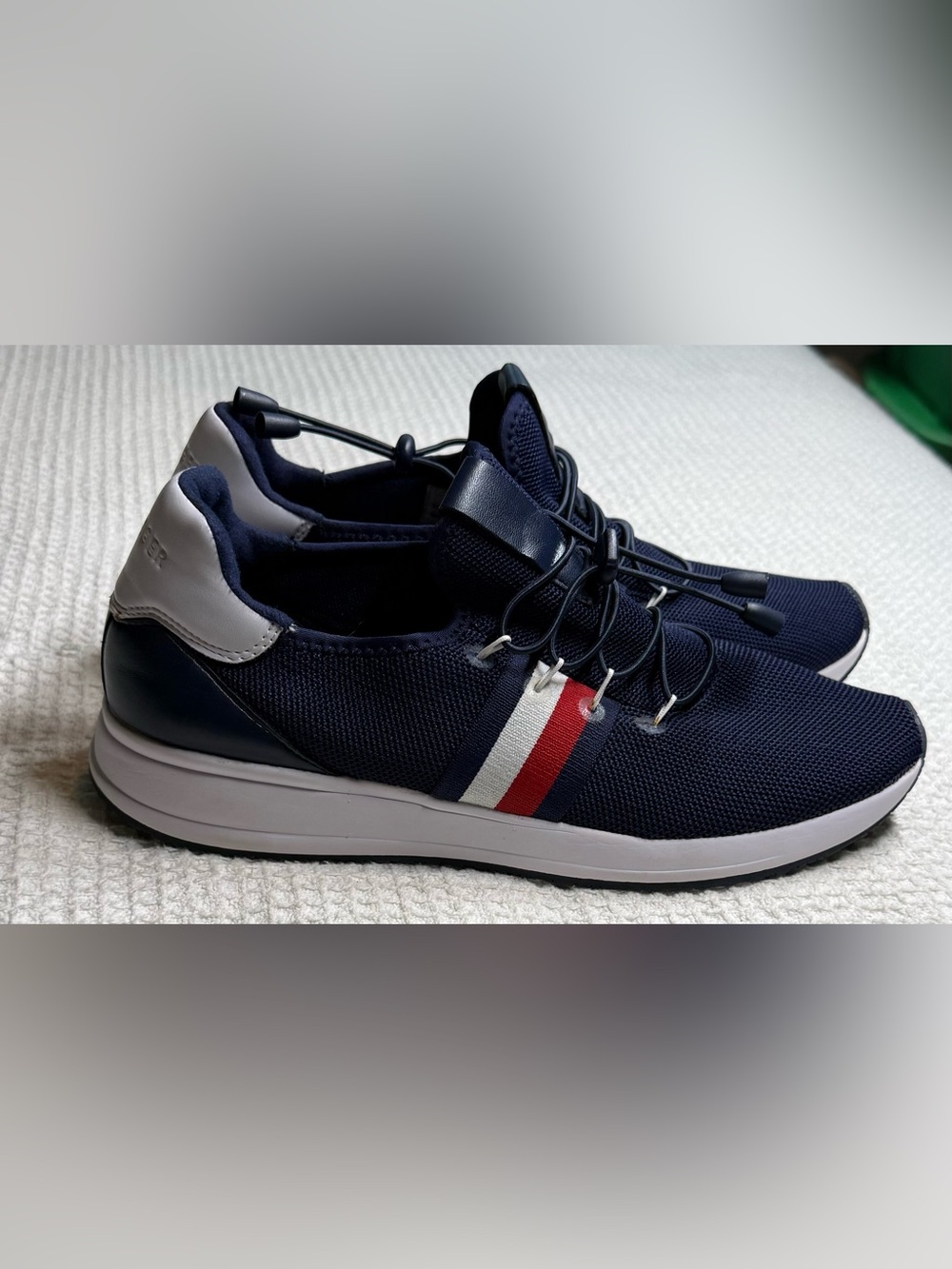 Tommy Hilfiger Rhena women’s sneaker Size 10
